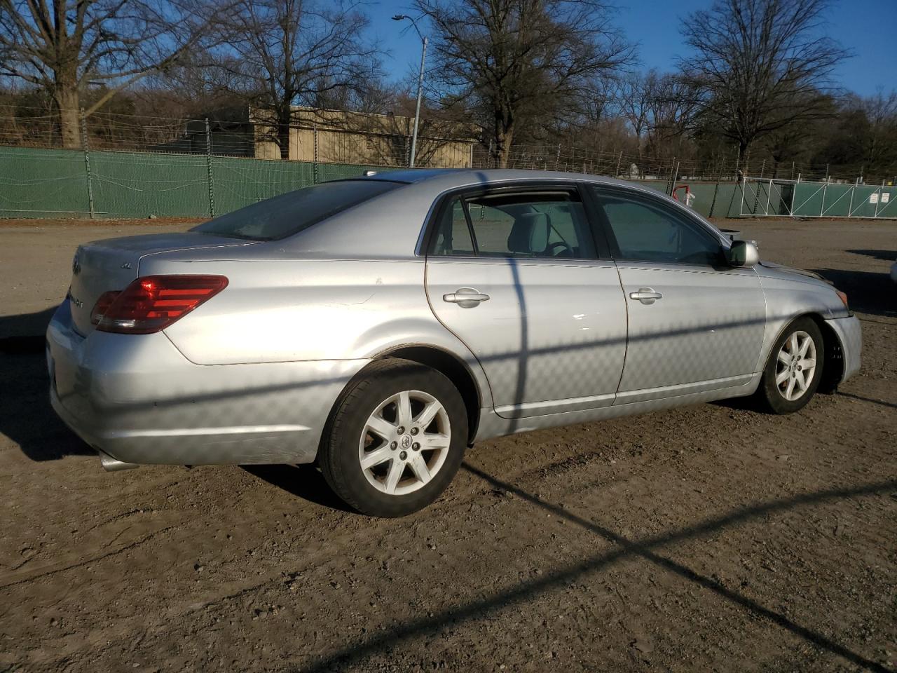 2009 Toyota Avalon - Image 3