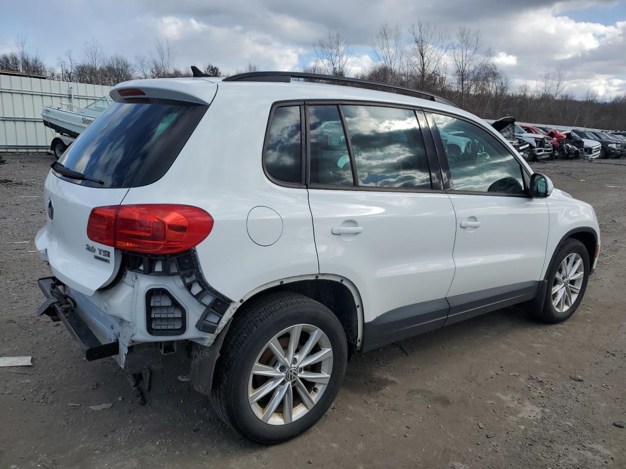2015 Volkswagen Tiguan - Image 3