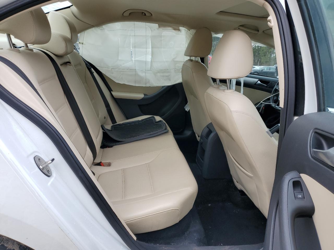 2018 Volkswagen Jetta - Image 11