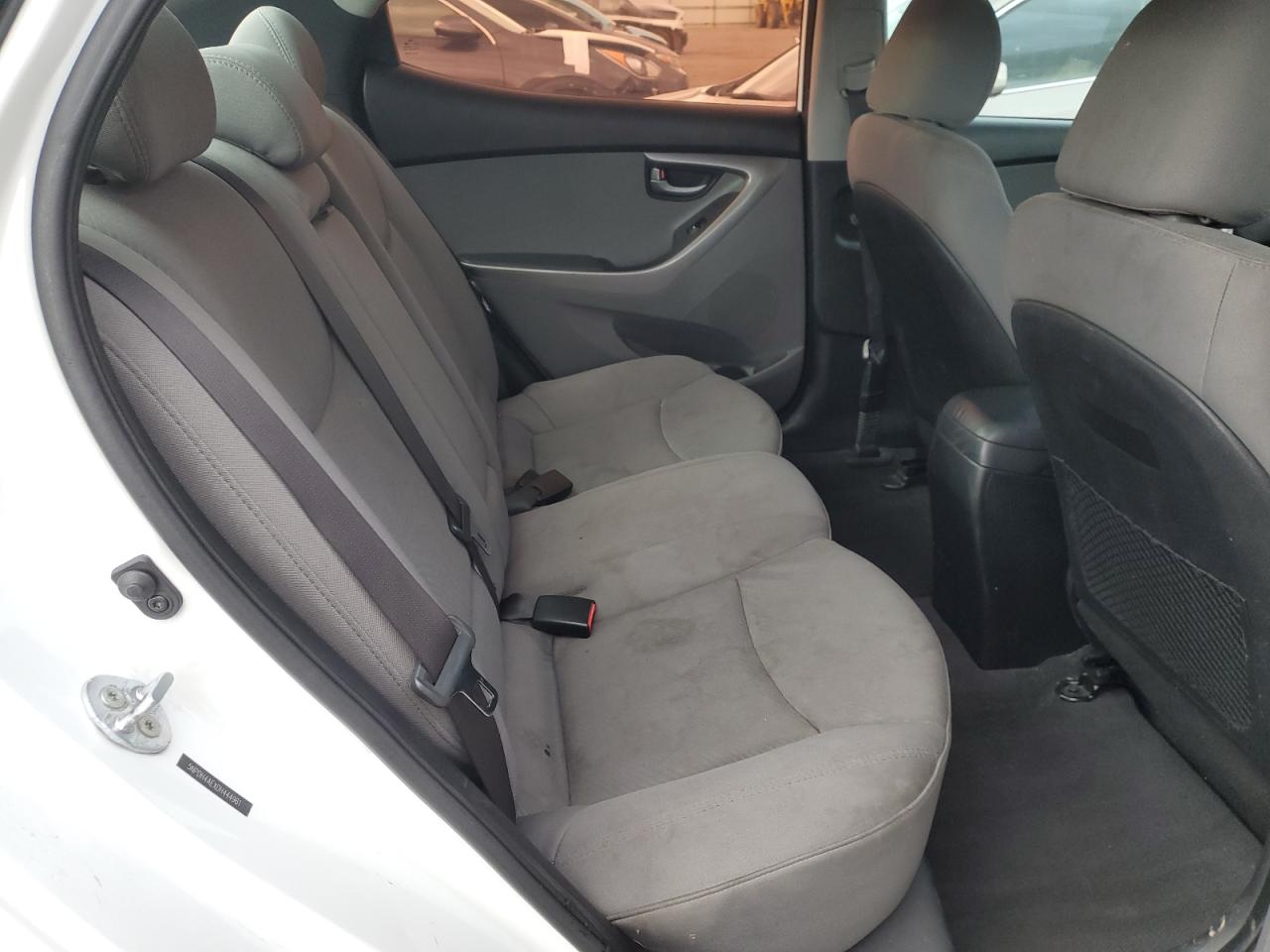 2013 Hyundai Elantra - Image 10