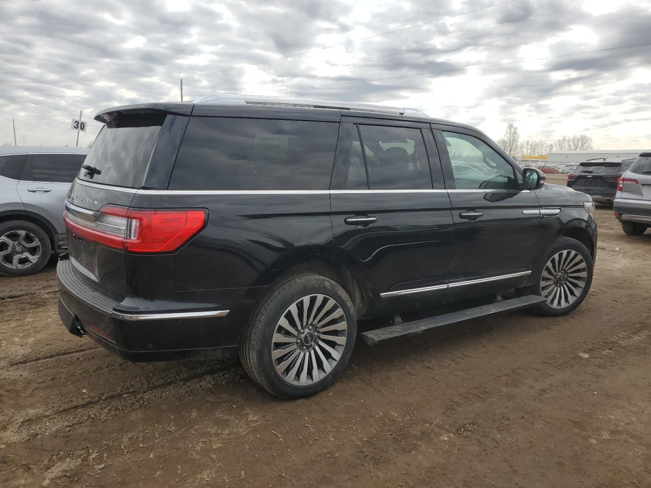 2021 Lincoln Navigator - Image 3