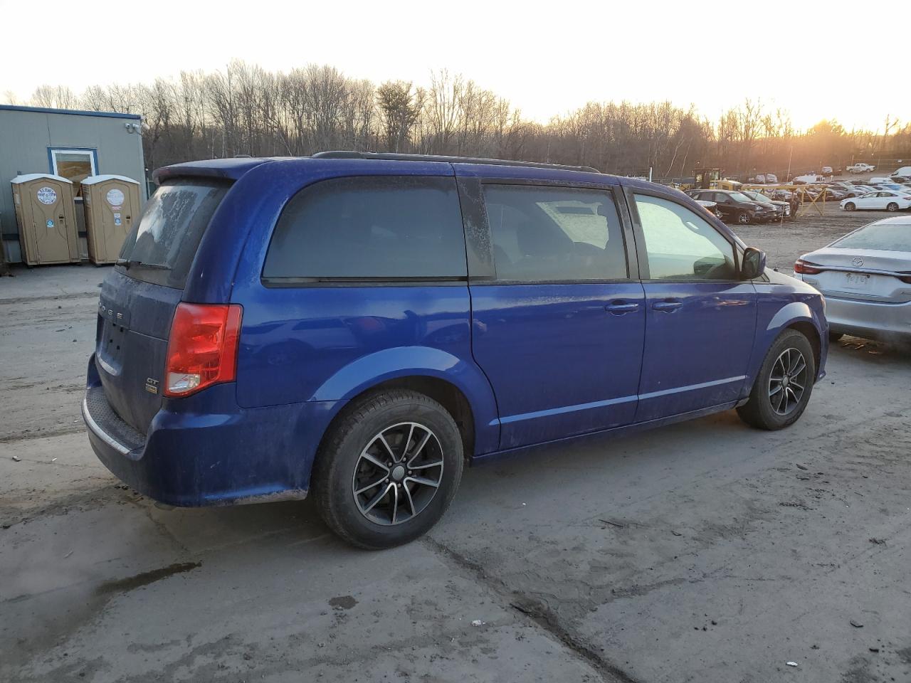 2019 Dodge Caravan - Image 3