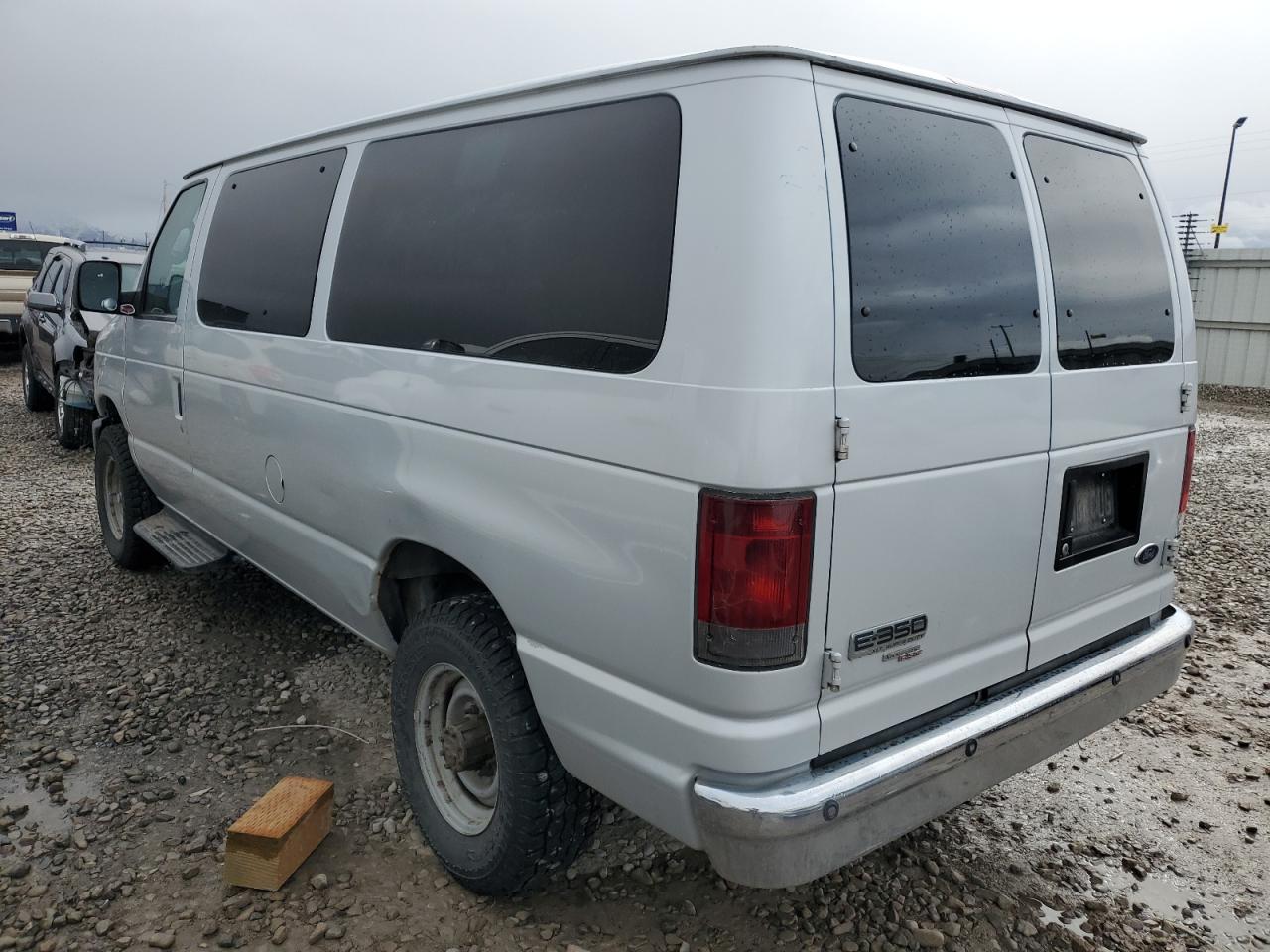 2008 Ford Econoline - Image 2