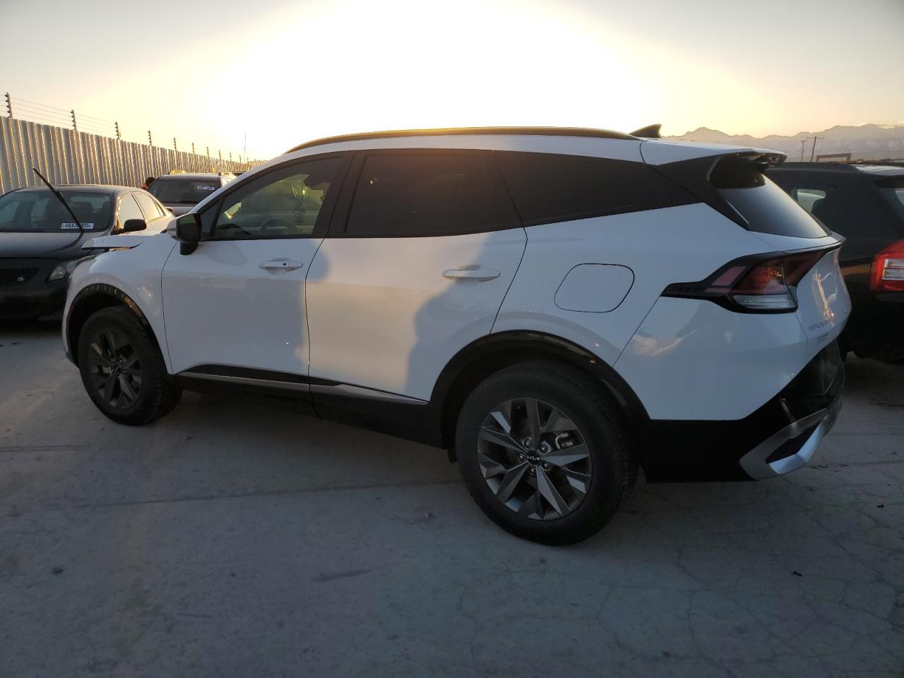 2023 Kia Sportage - Image 2