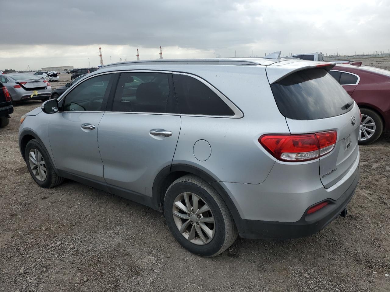 2016 Kia Sorento - Image 2