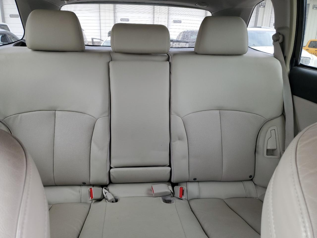 2014 Subaru Outback - Image 10