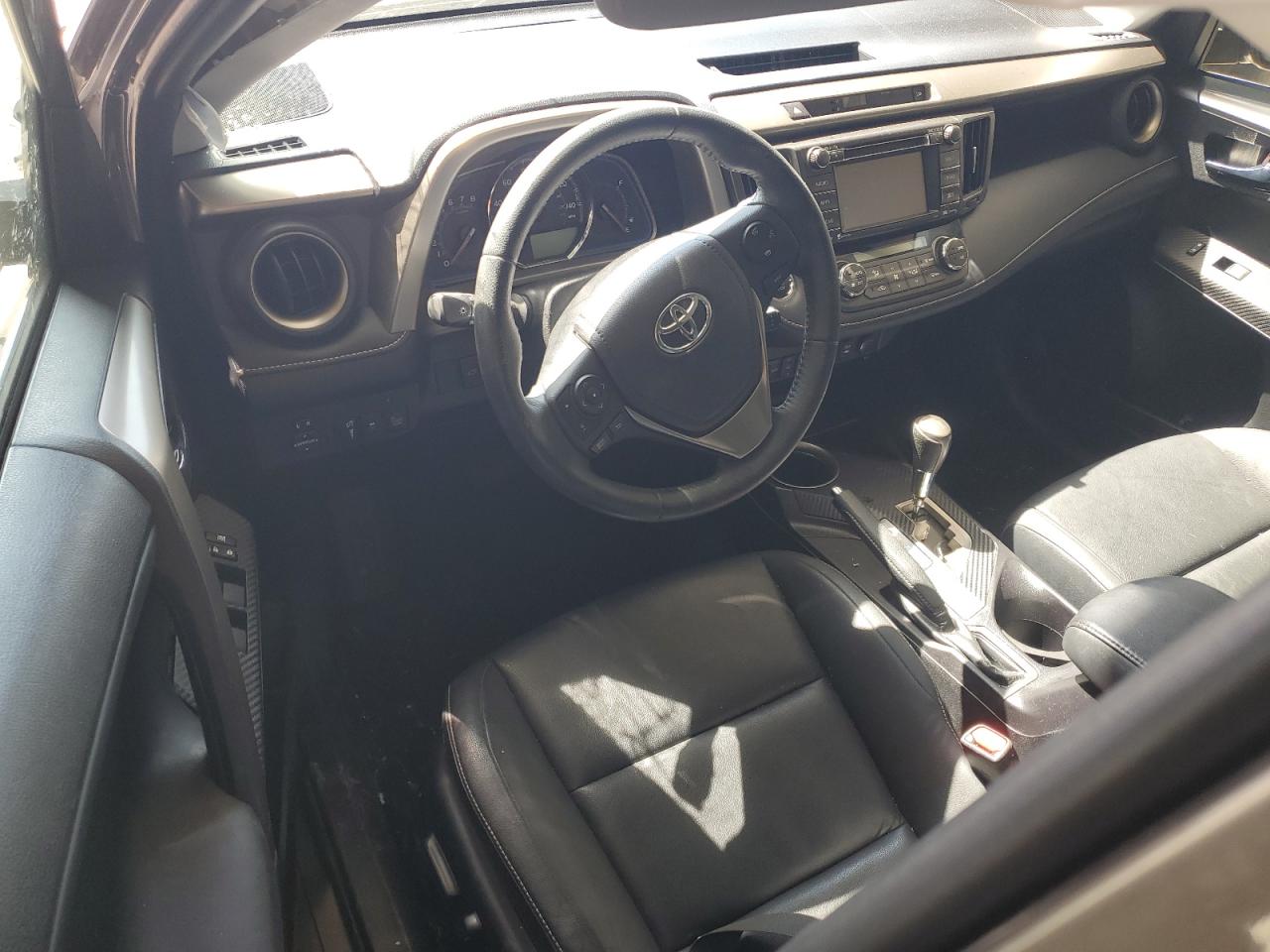 2015 Toyota RAV 4 - Image 8