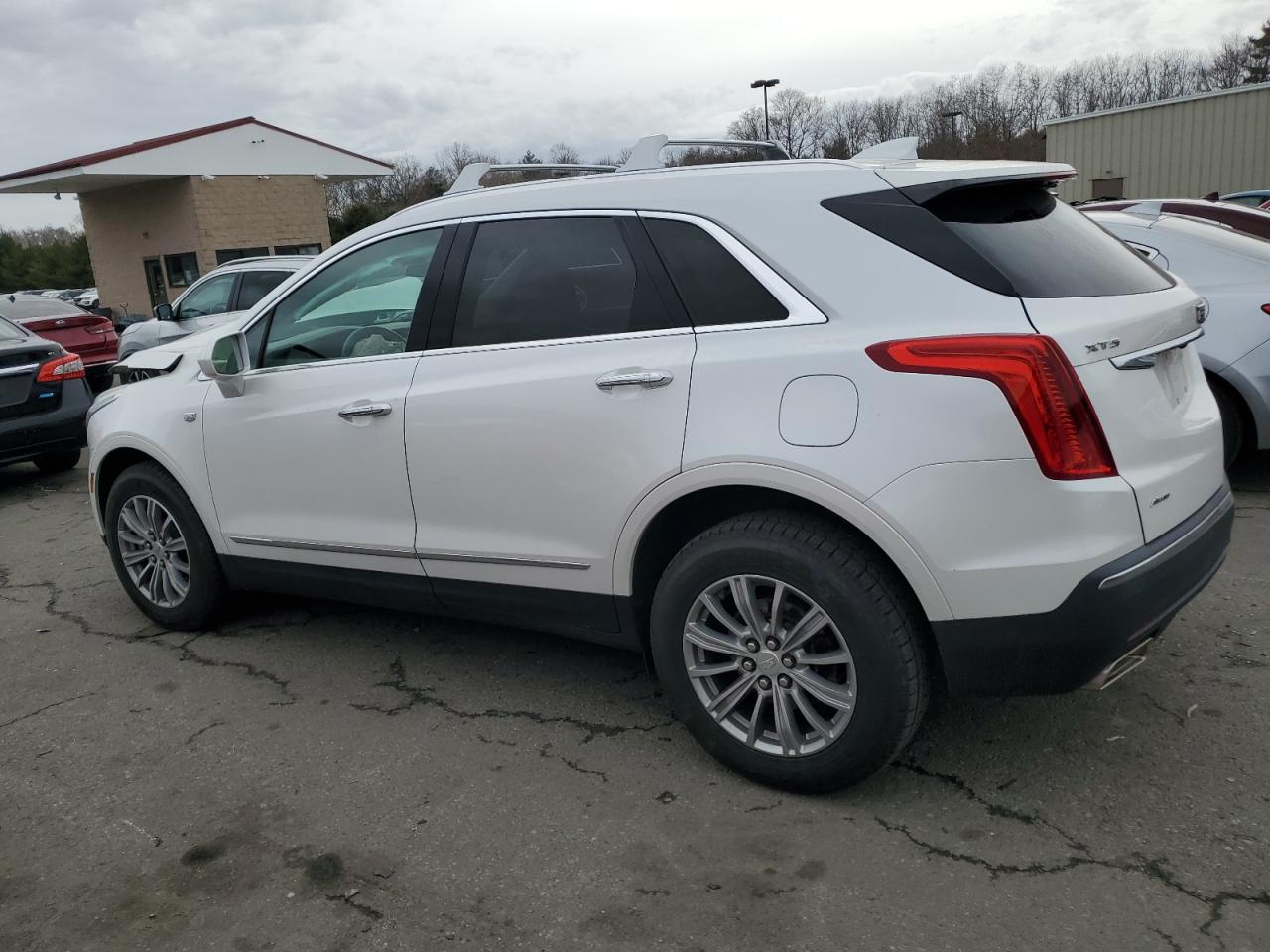 2017 Cadillac XT5 - Image 2