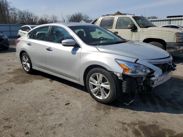 Sedans NISSAN ALTIMA 2013 Srebrny
