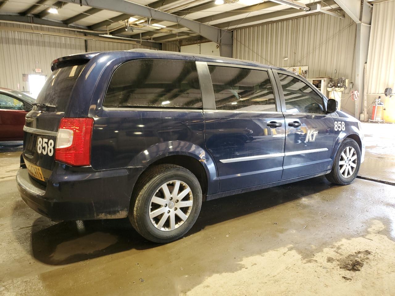 2014 Chrysler Town & Country - Image 3