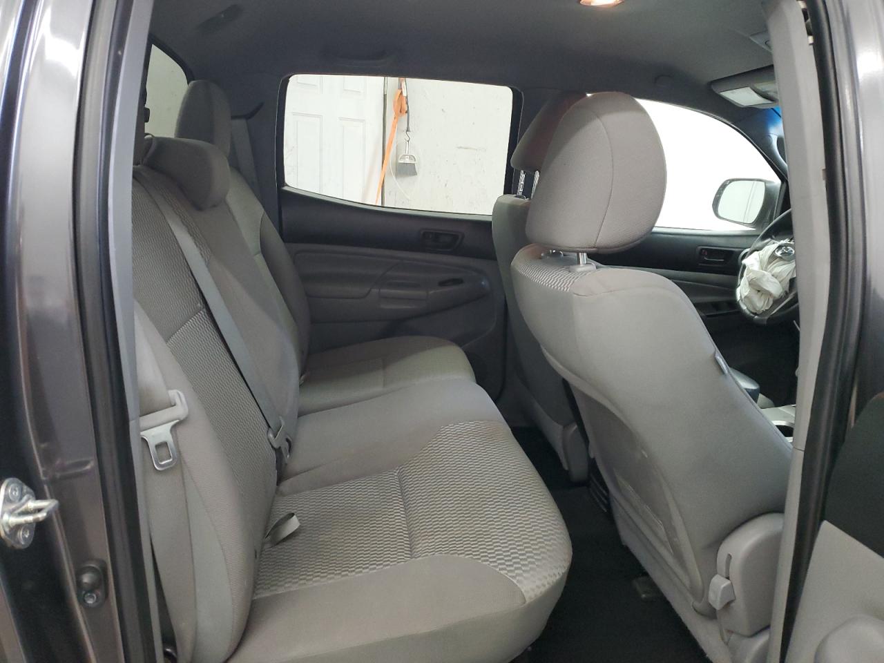 2014 Toyota Tacoma - Image 10