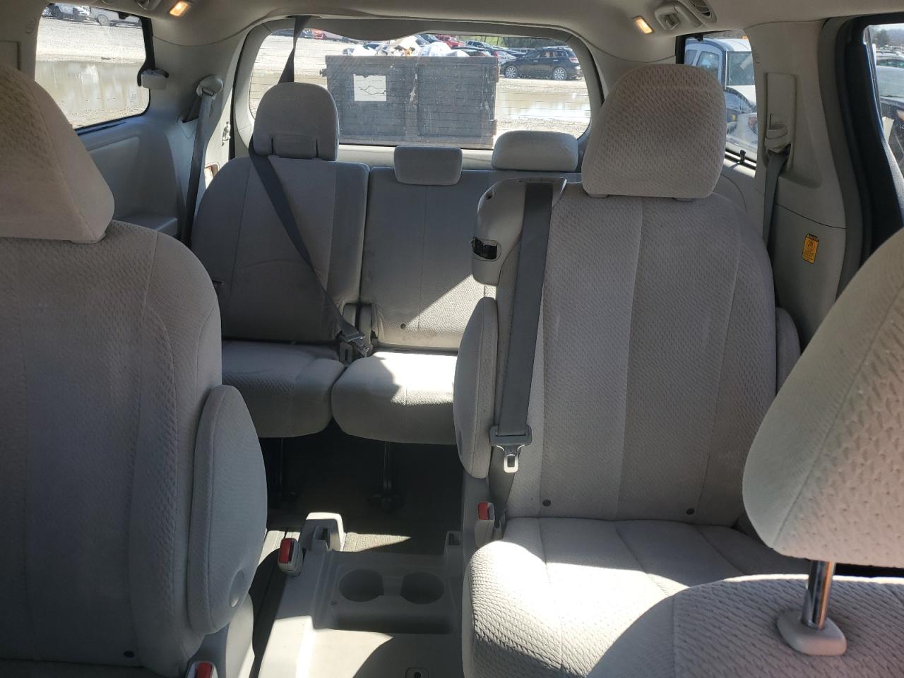 2013 Toyota Sienna - Image 10
