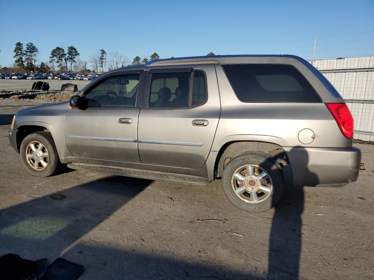2005 GMC Envoy - Image 2