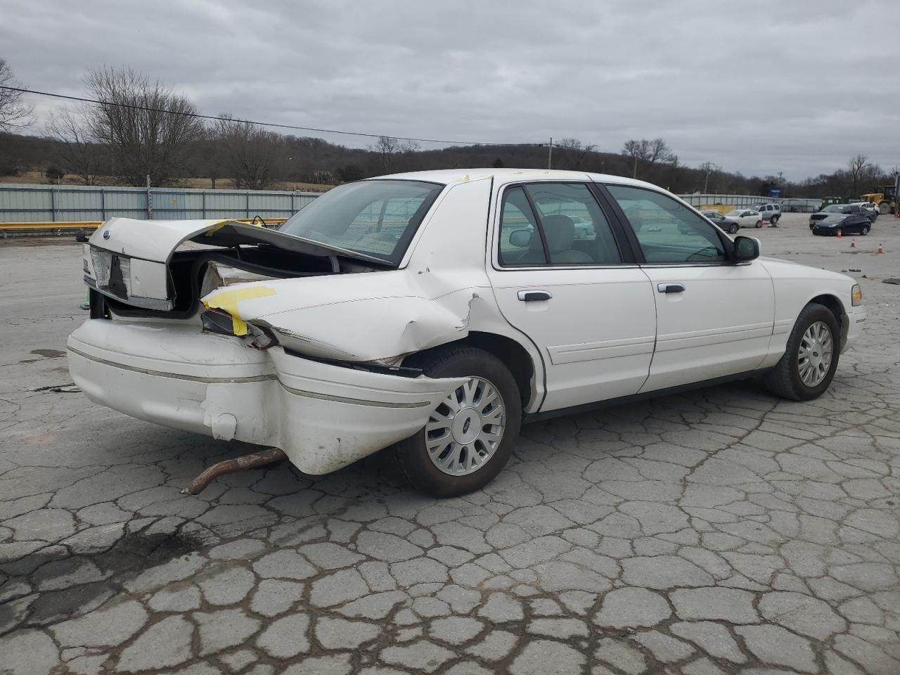 2003 Ford Crown Victoria - Image 3