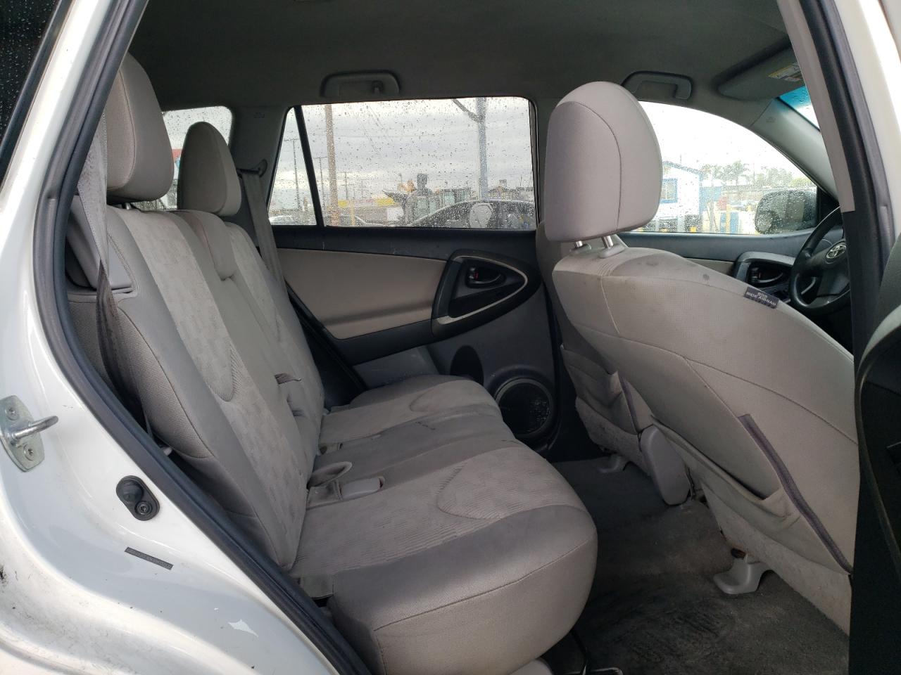 2011 Toyota RAV 4 - Image 11