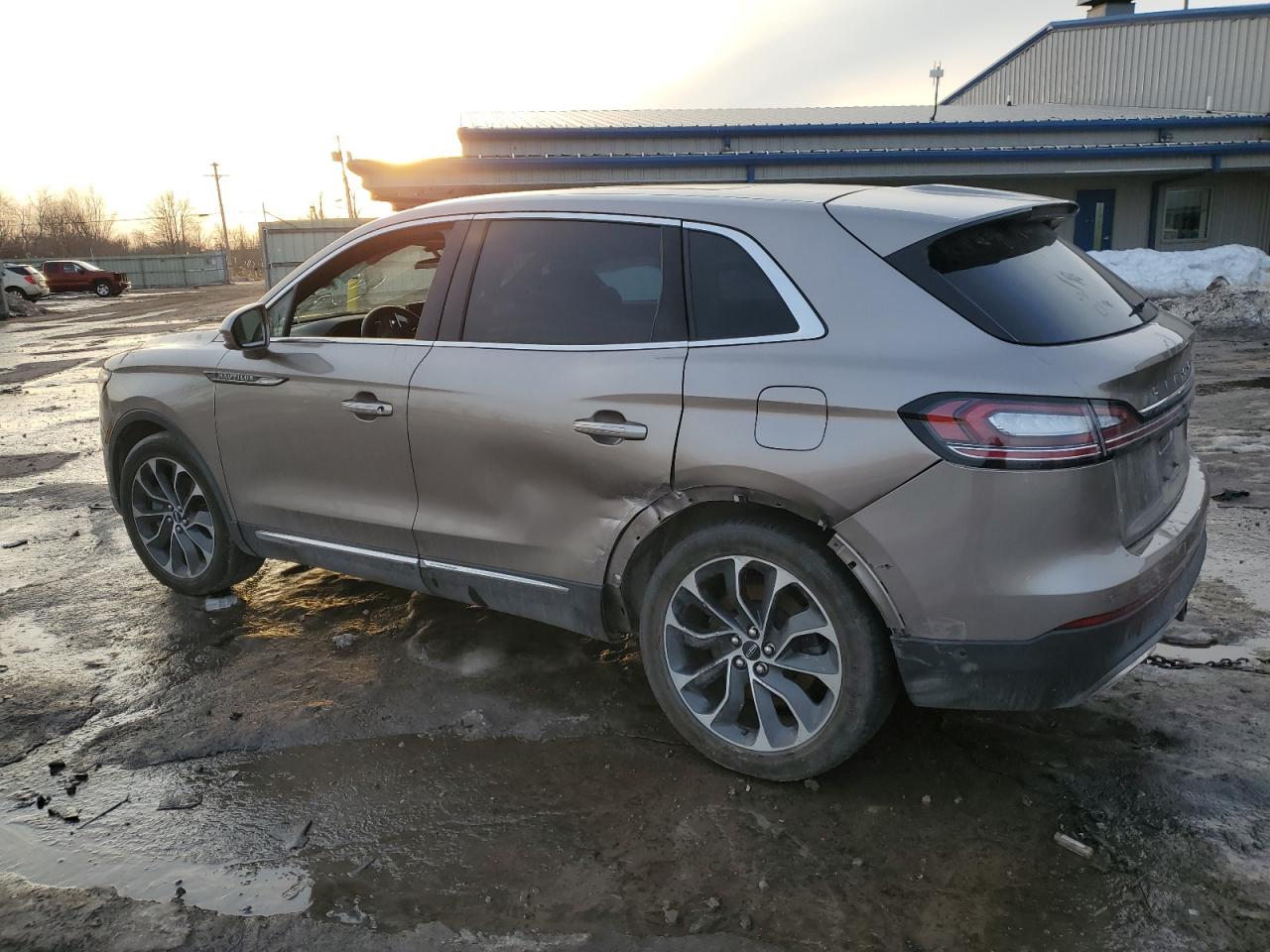 2021 Lincoln Nautilus - Image 2