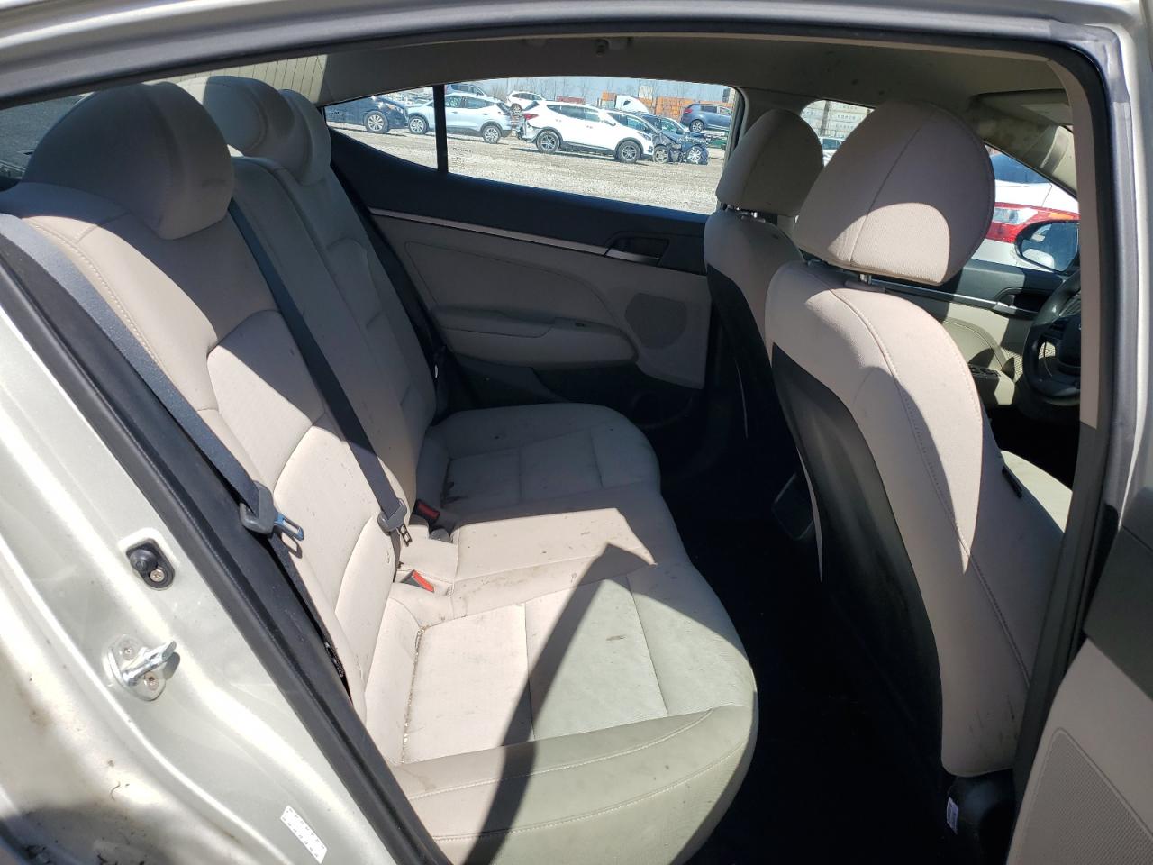 2017 Hyundai Elantra - Image 10