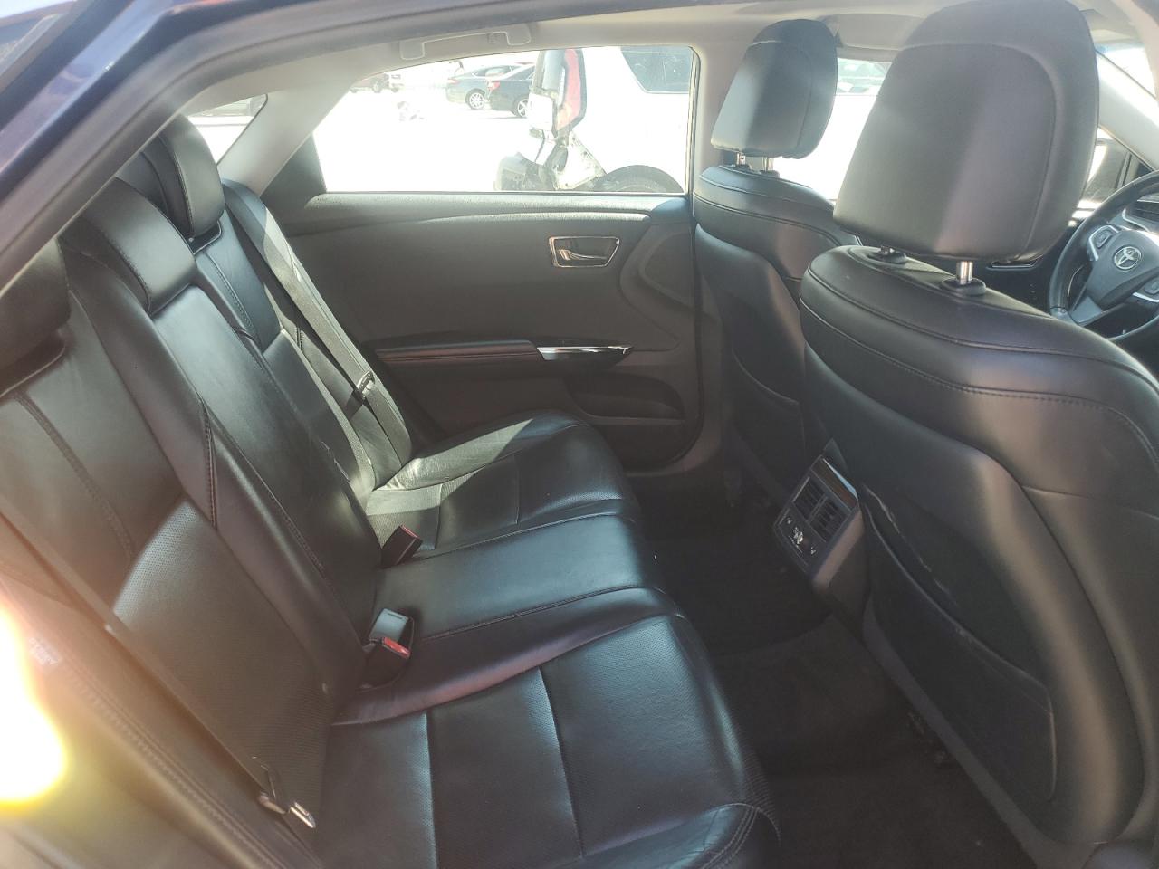 2015 Toyota Avalon - Image 10