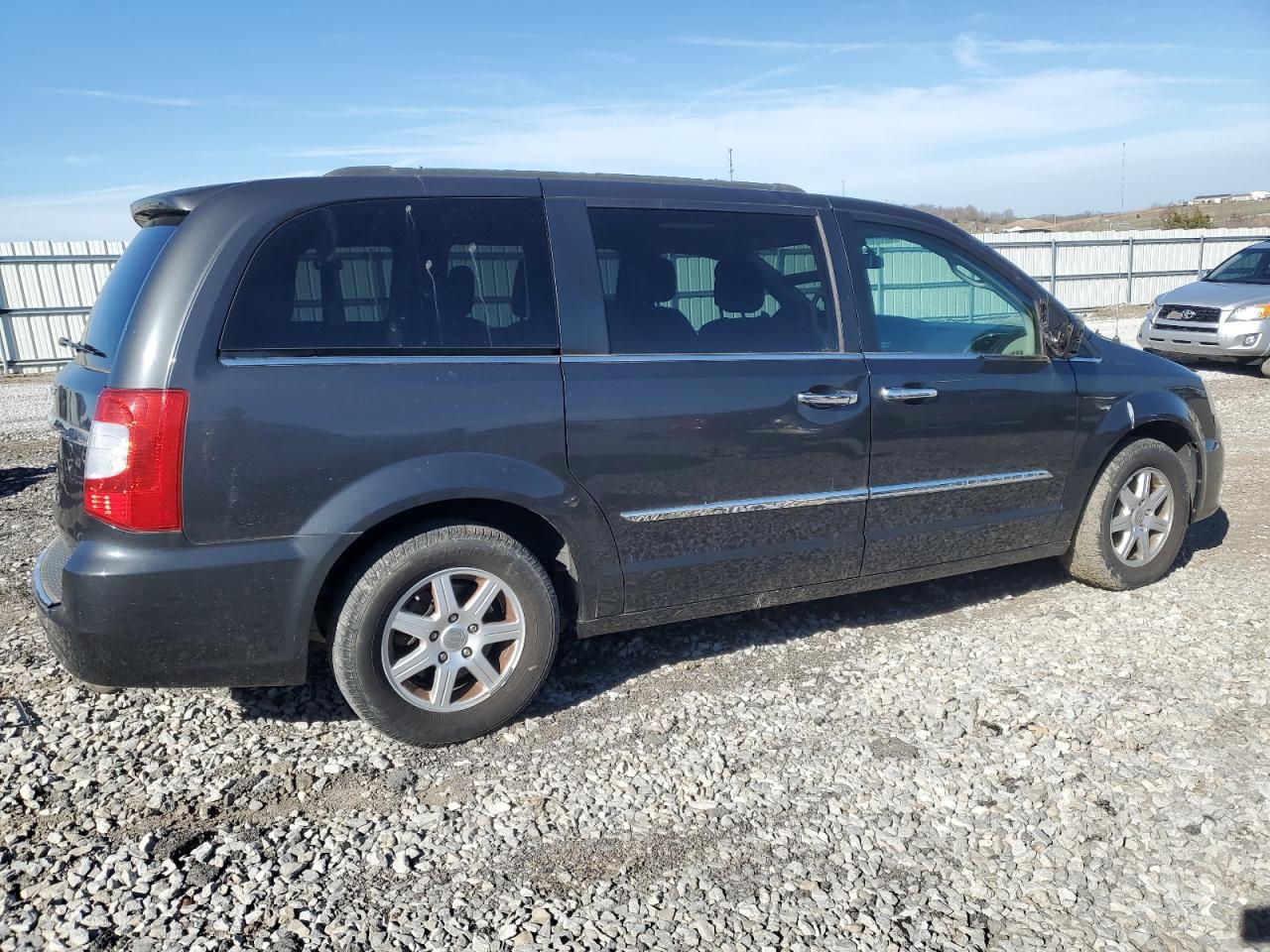 2011 Chrysler Town & Country - Image 3