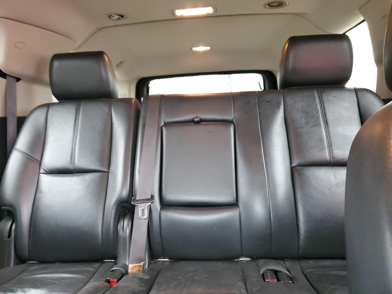 2013 GMC Yukon - Image 10