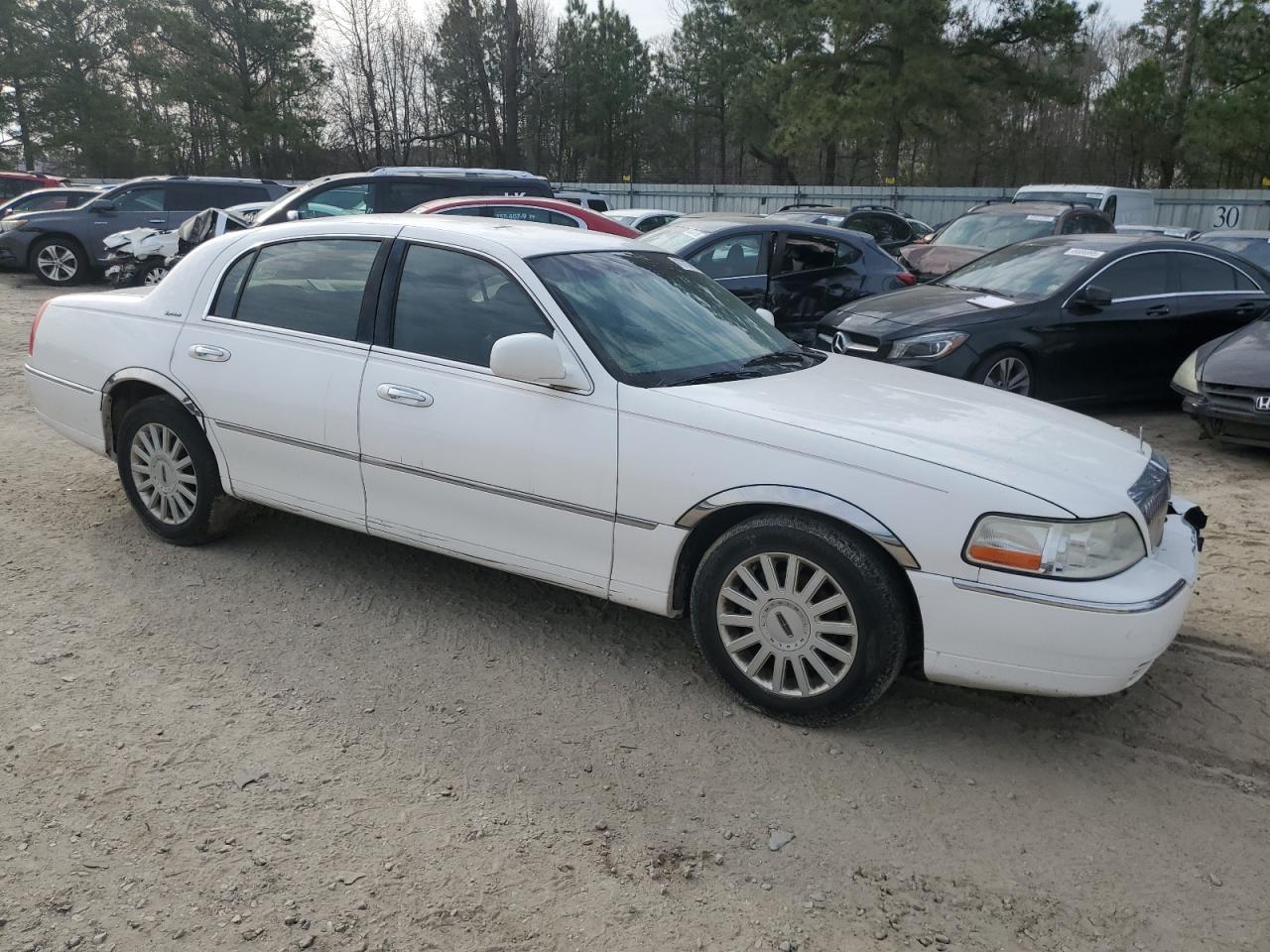 2005 Lincoln Town Car - Image 4