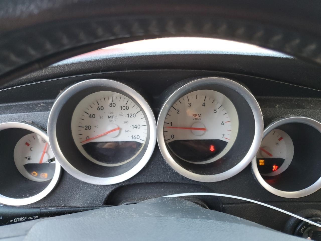 2005 Dodge Magnum - Image 9
