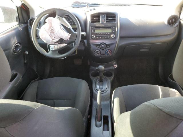  NISSAN VERSA 2018 Czerwony
