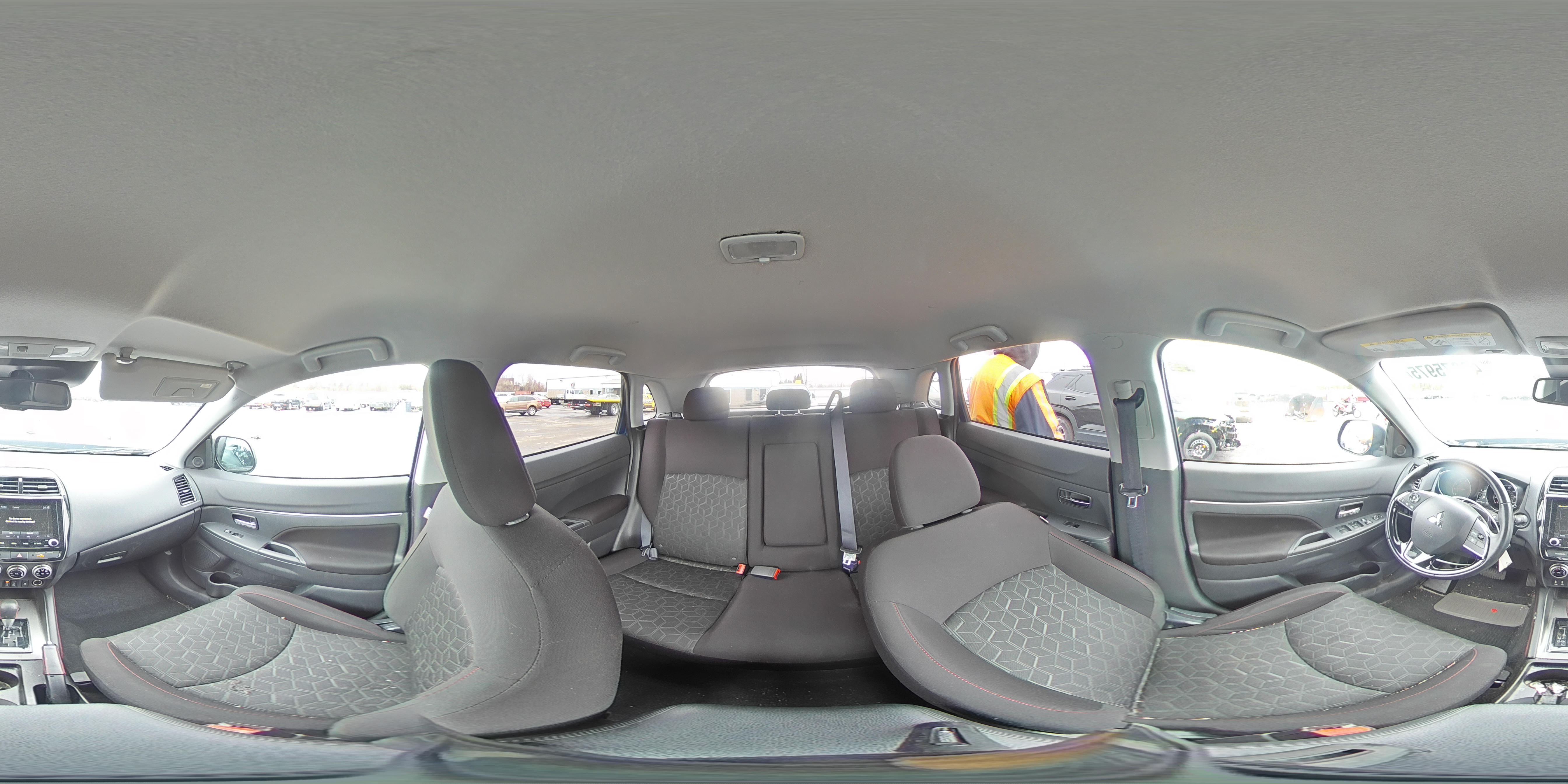 2021 Mitsubishi Outlander - Image 14
