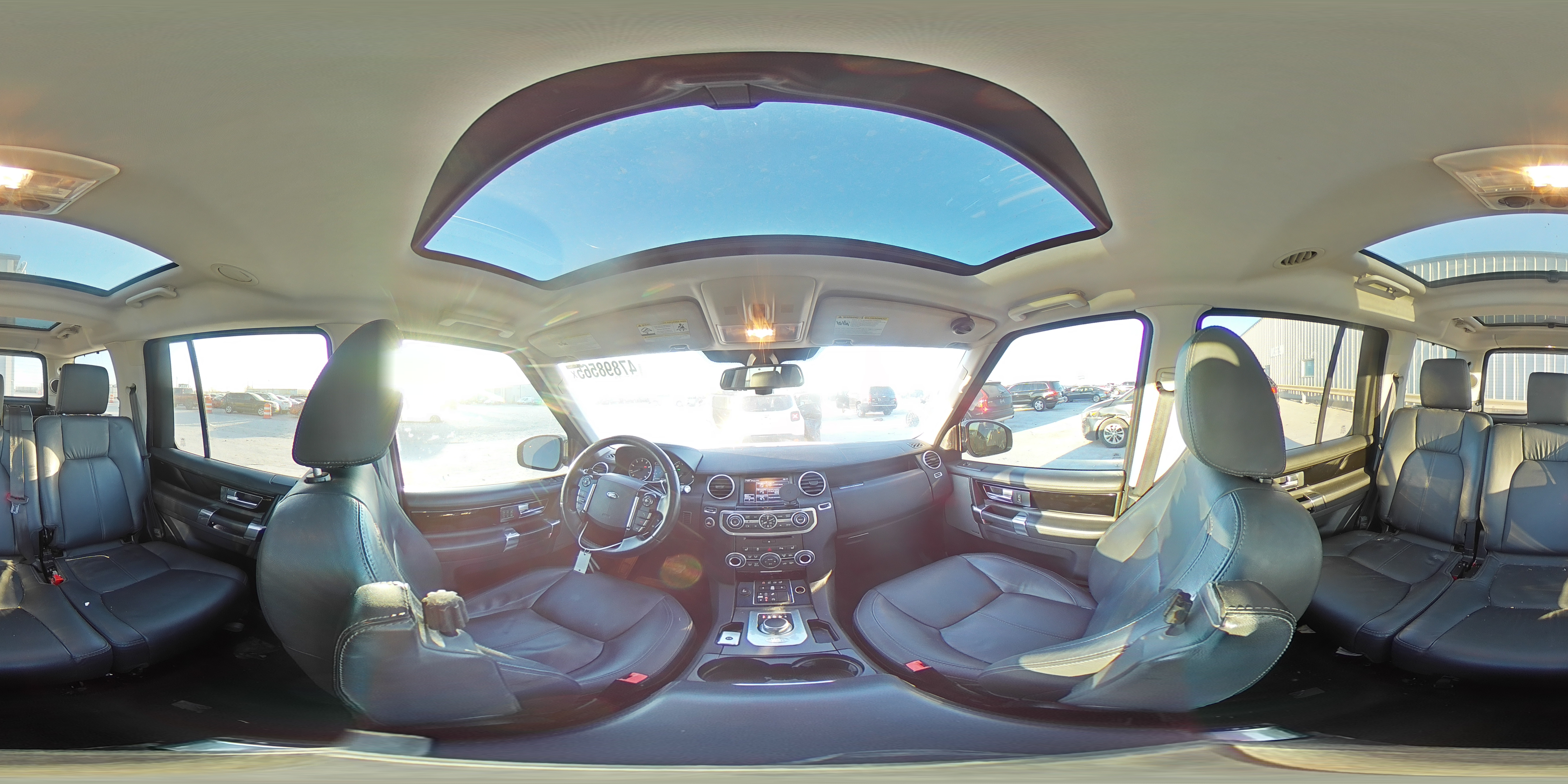 2014 Land Rover LR4 - Image 14
