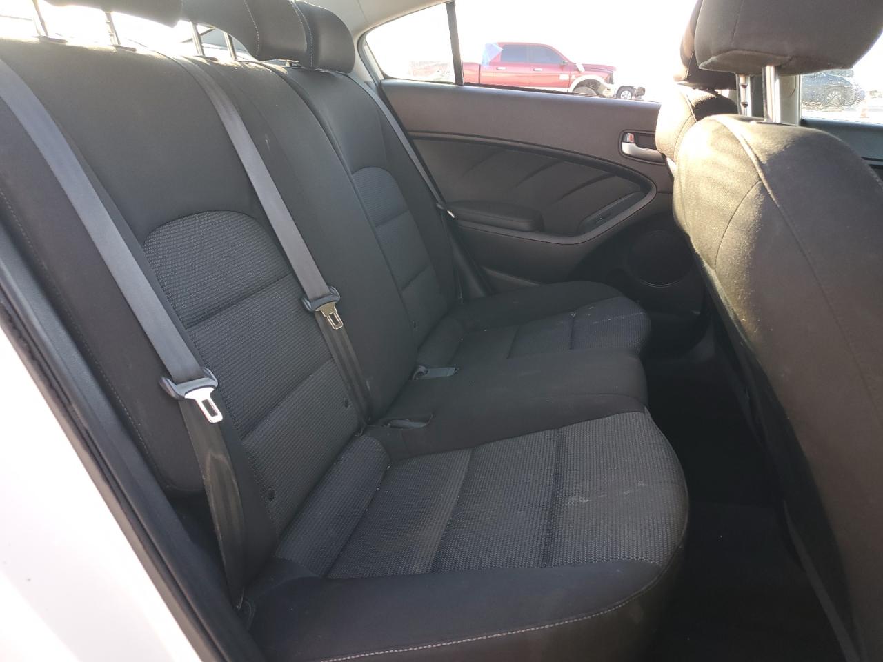 2017 Kia Forte - Image 10