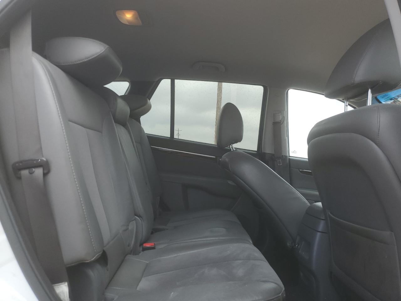 2010 Hyundai Santa Fe - Image 11
