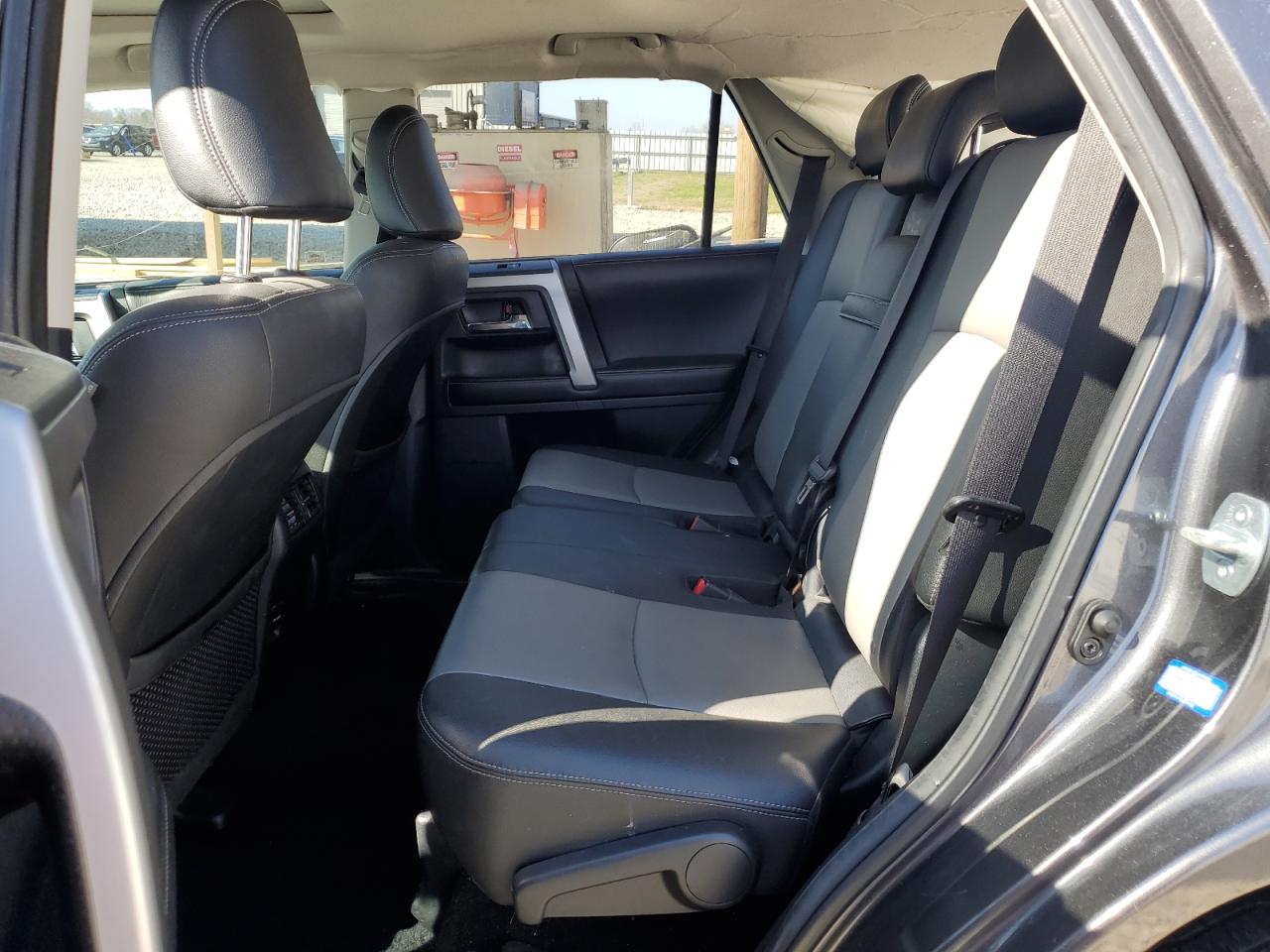 2015 Toyota 4Runner - Image 12