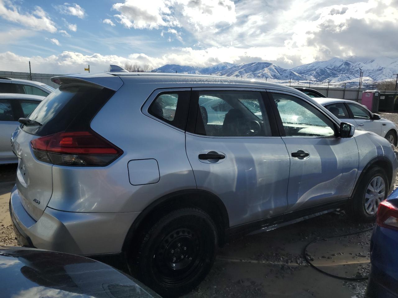 KNMAT2MV8HP524965 NISSAN ROGUE 2017