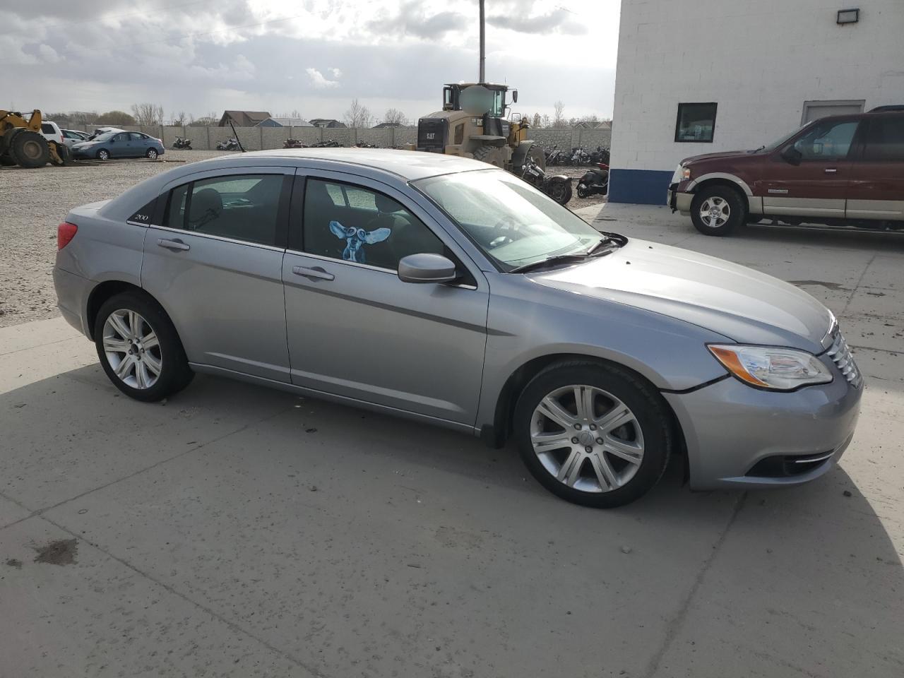 2013 Chrysler 200 - Image 4