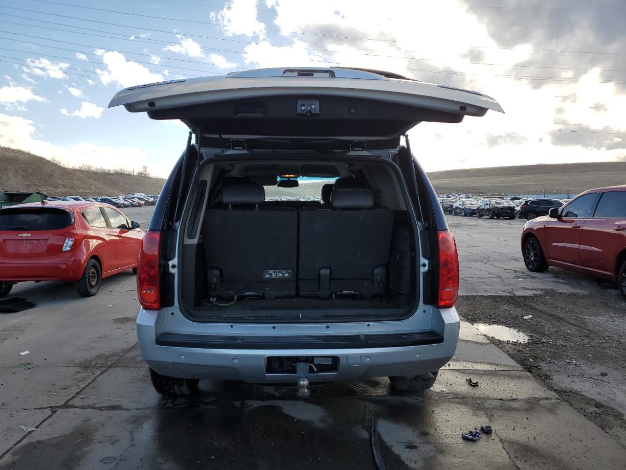 2011 GMC Yukon - Image 6