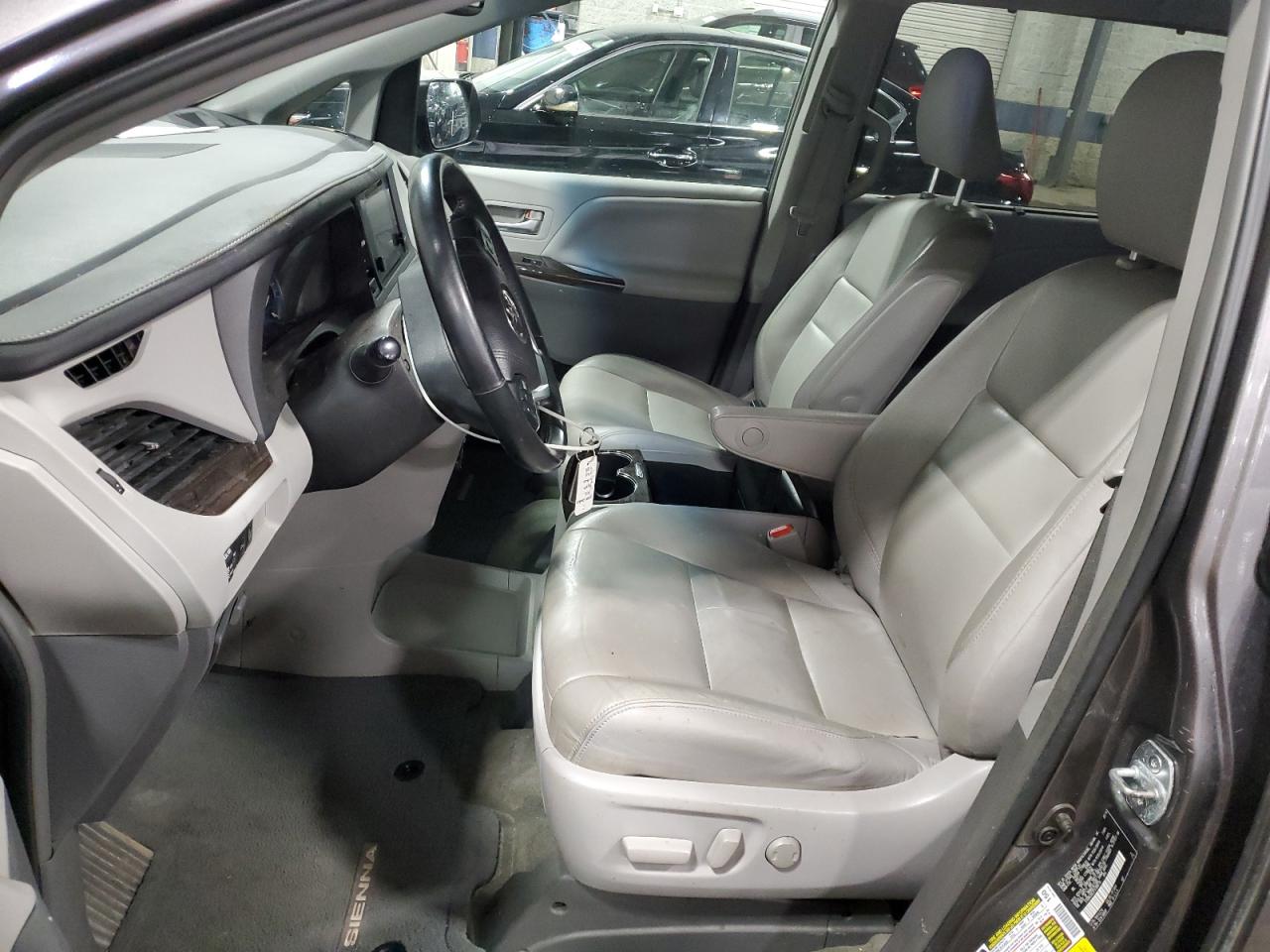 2015 Toyota Sienna - Image 7