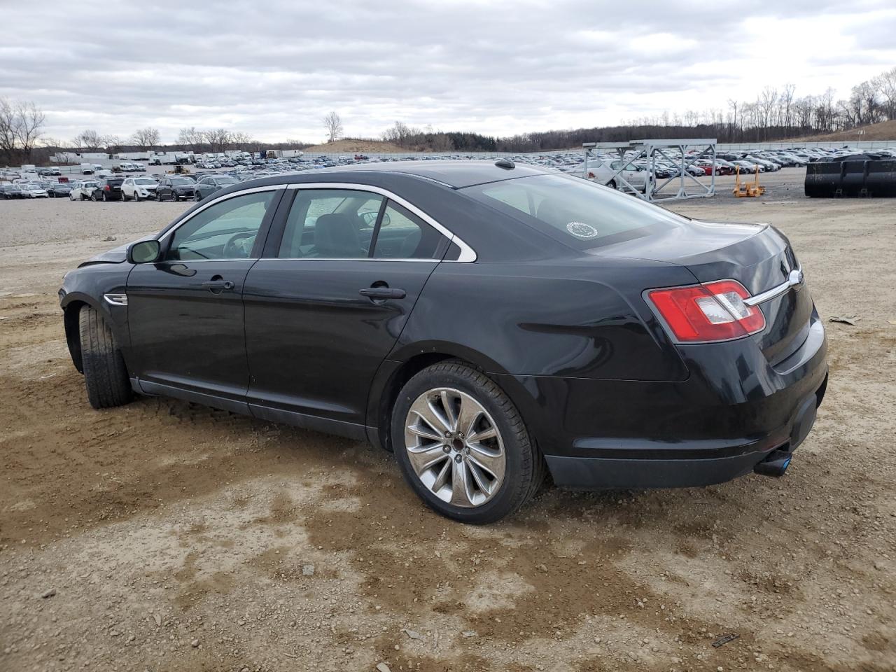 2011 Ford Taurus - Image 2