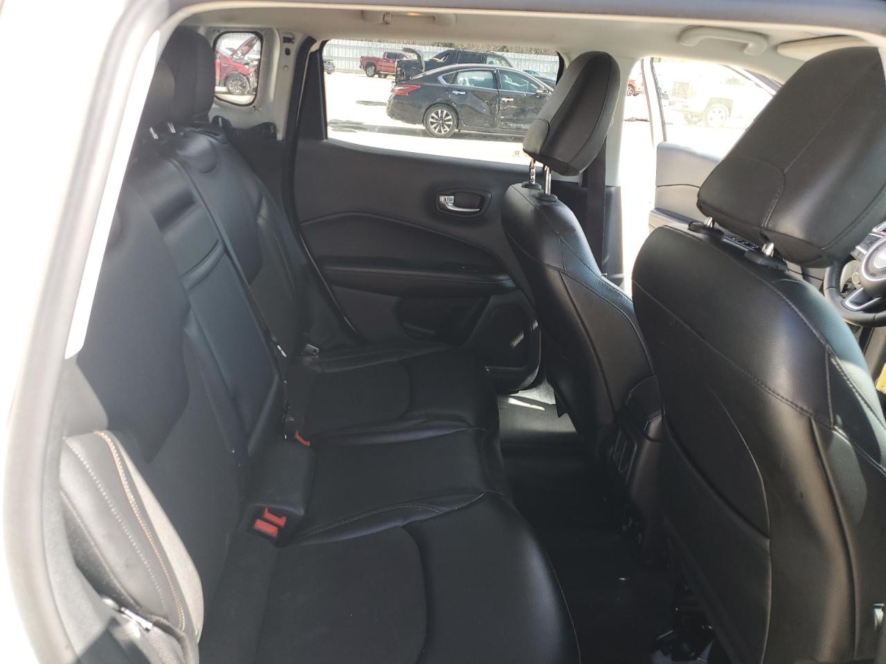 2018 Jeep Compass - Image 11