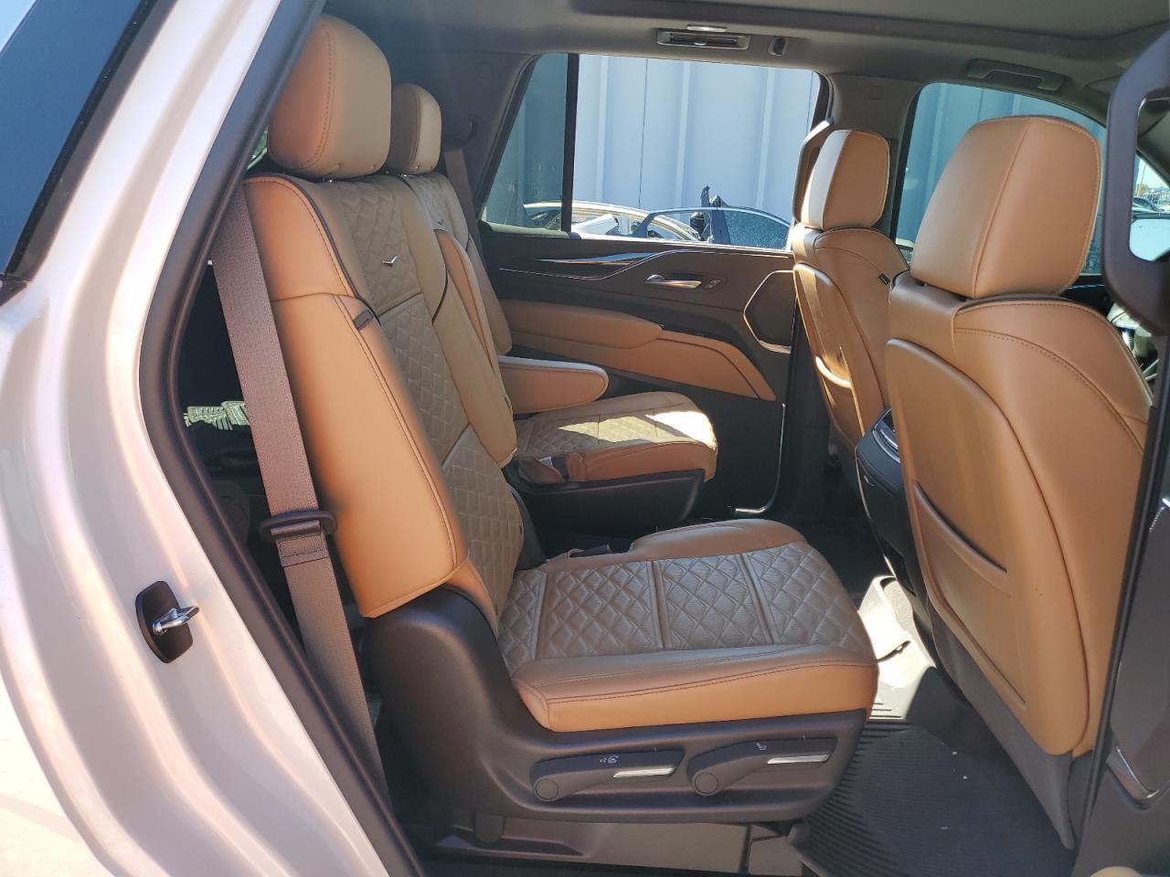 2022 Cadillac Escalade - Image 11