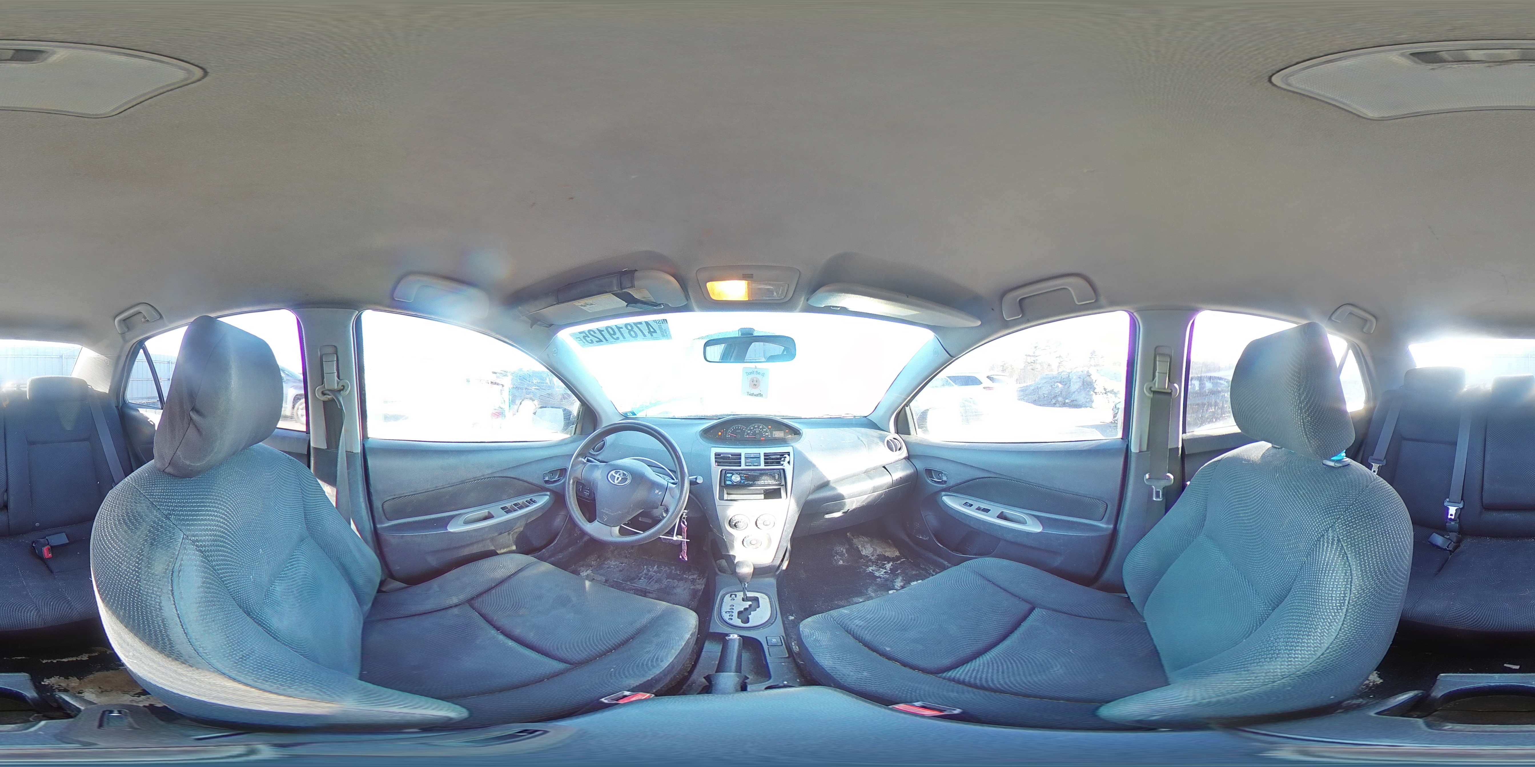 2010 Toyota Yaris - Image 13