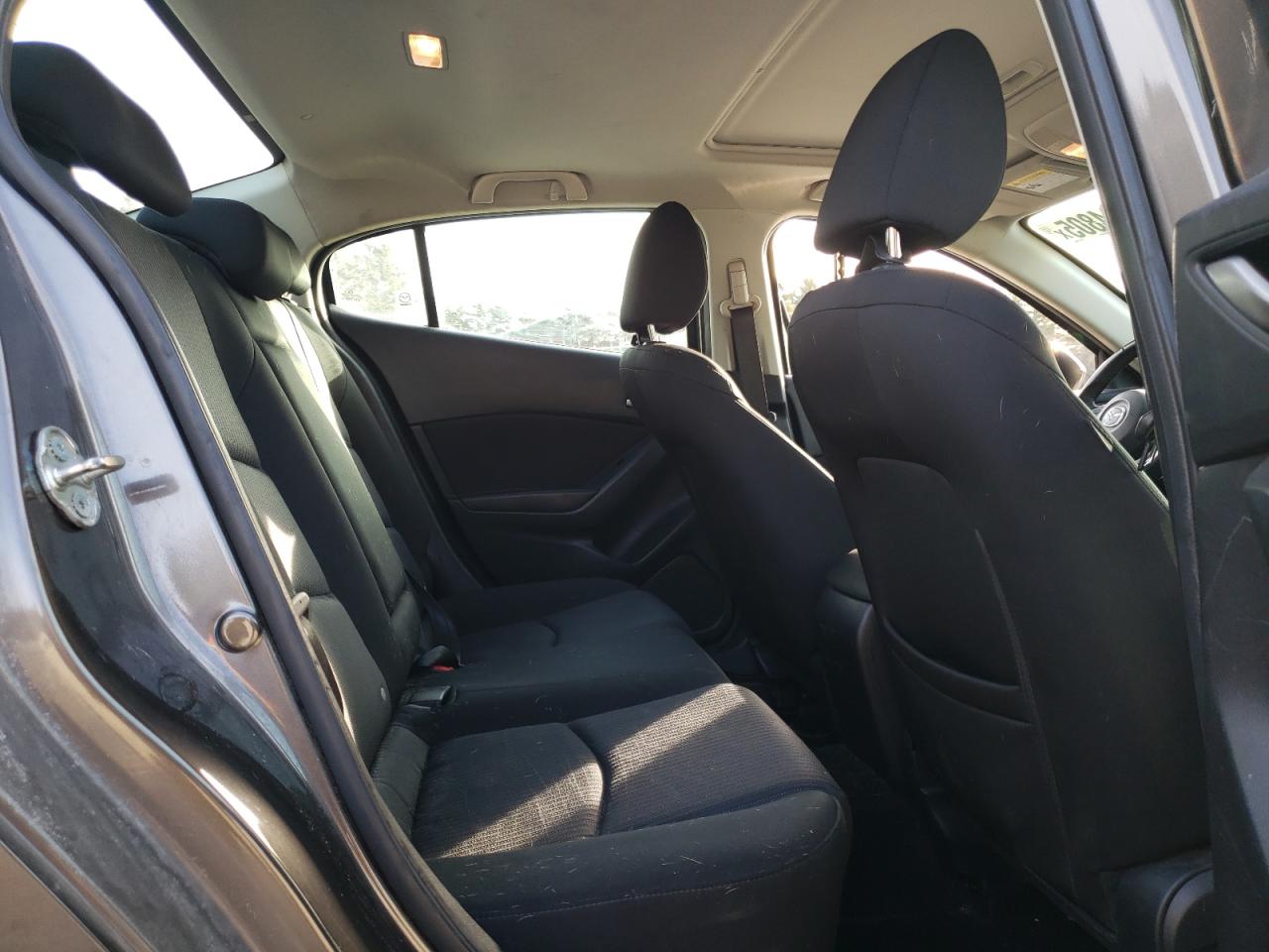 2016 Mazda 3 - Image 10