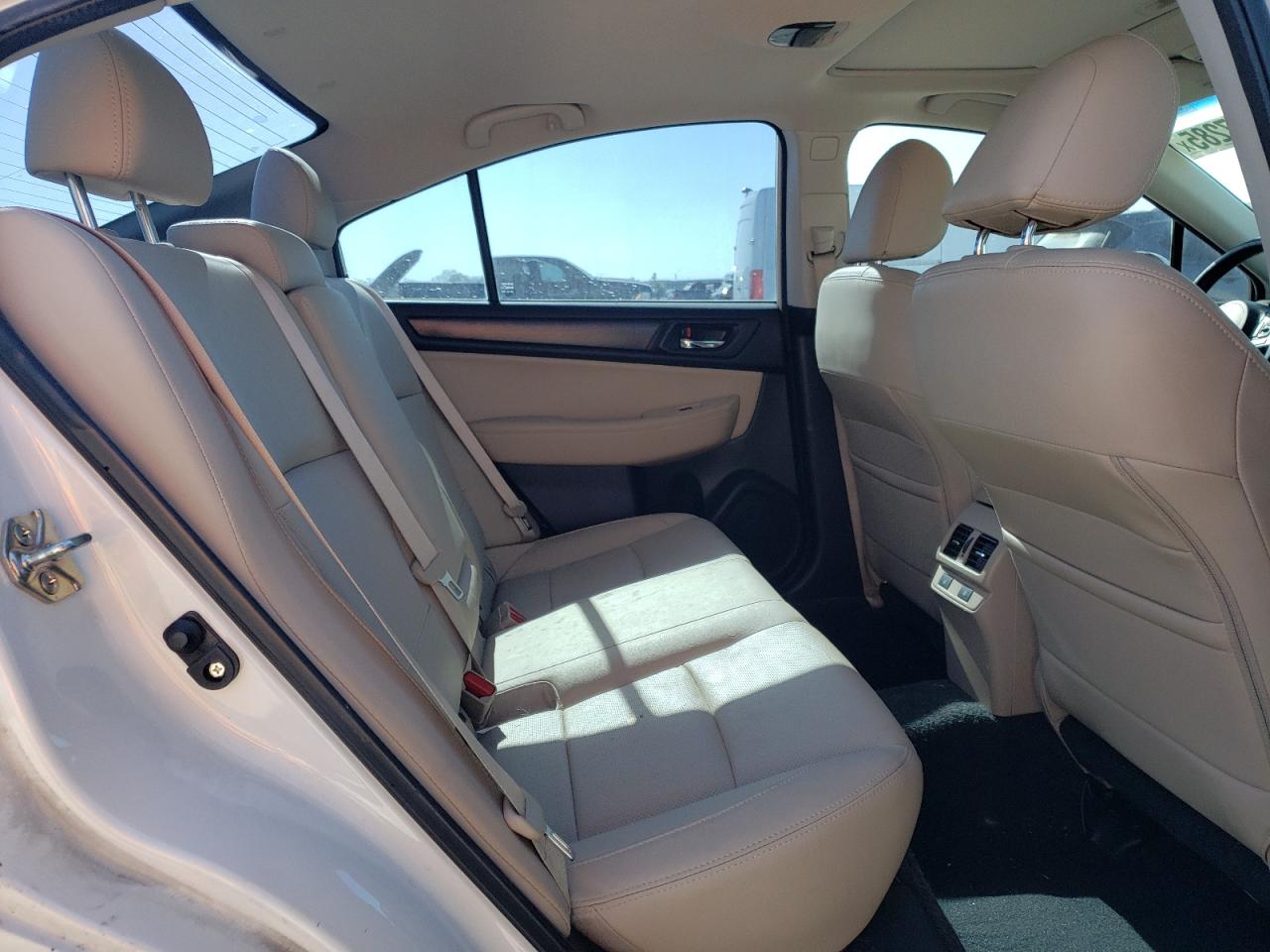 2016 Subaru Legacy - Image 10