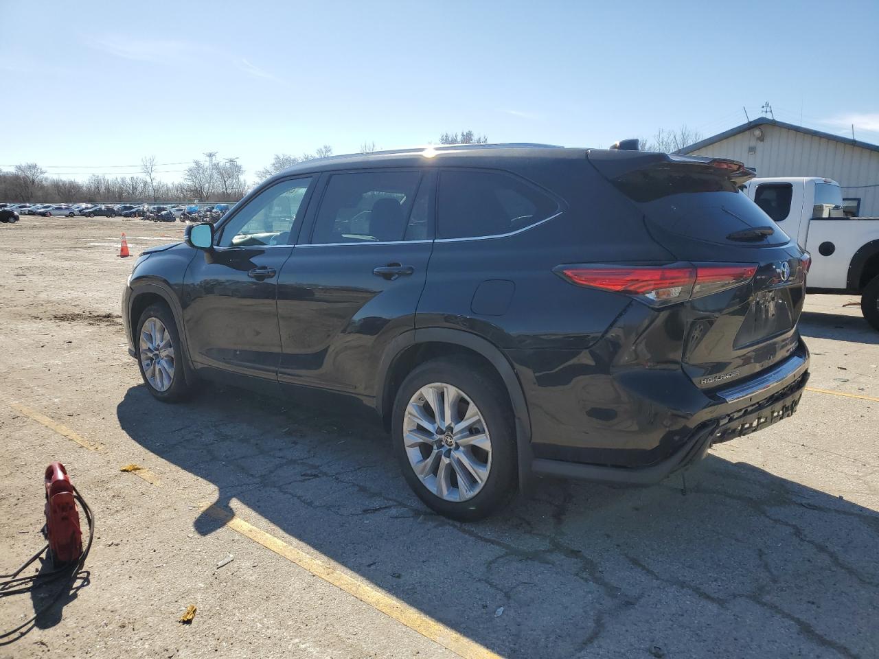 2020 Toyota Highlander - Image 2
