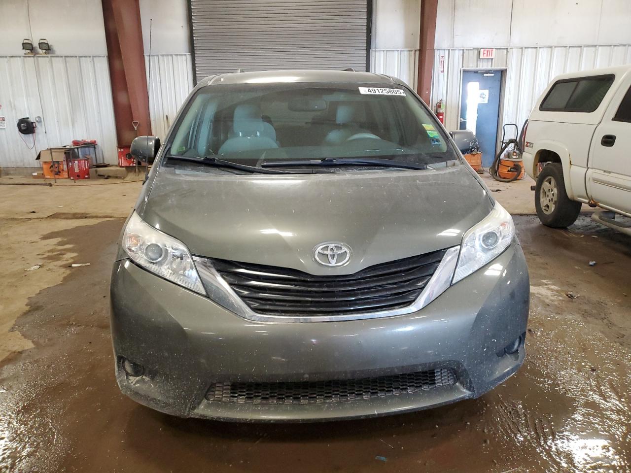 2012 Toyota Sienna - Image 5
