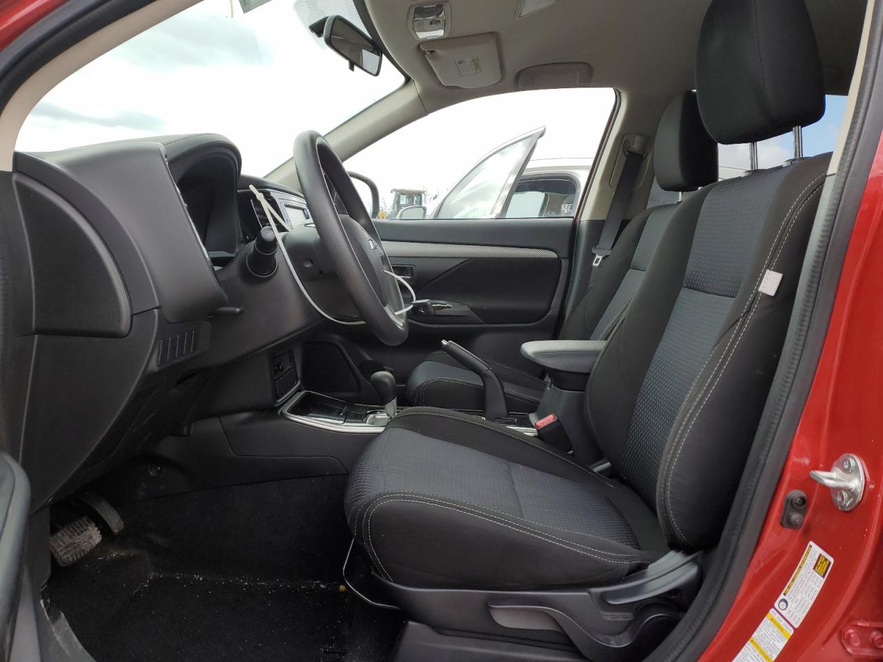 2018 Mitsubishi Outlander - Image 7