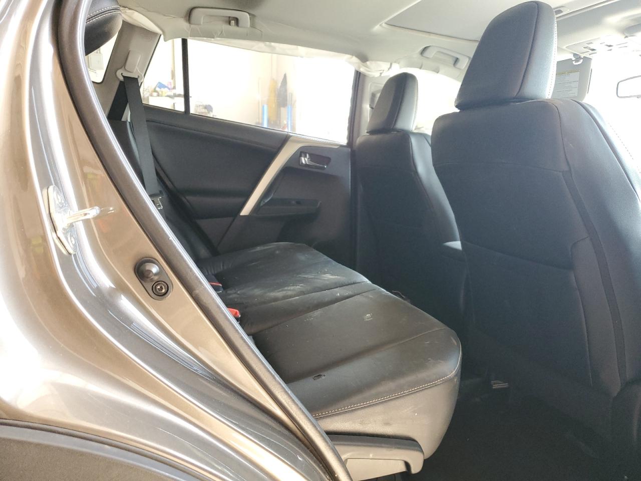 2015 Toyota RAV 4 - Image 10