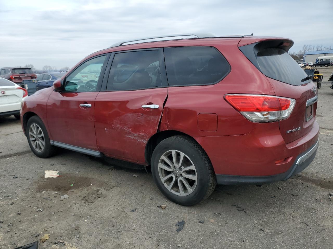 2015 Nissan Pathfinder - Image 2