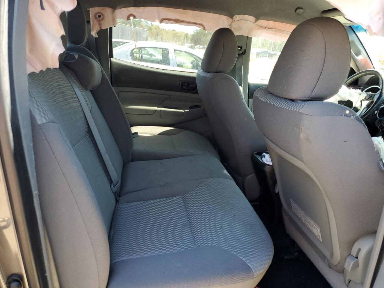 2015 Toyota Tacoma - Image 10
