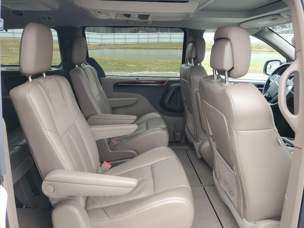 2012 Chrysler Town & Country - Image 11