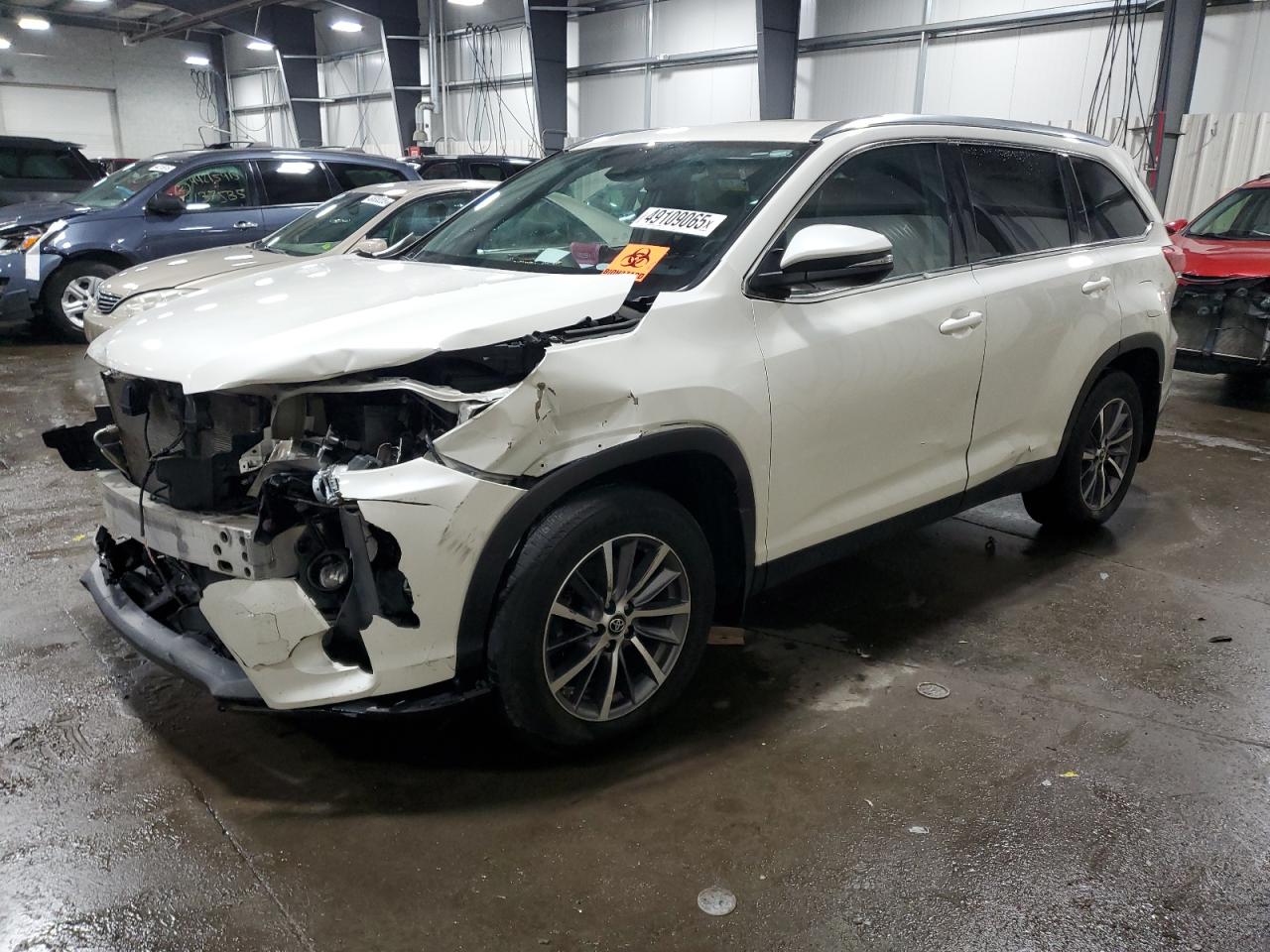 2019 Toyota Highlander - Image 1